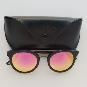 DIFF EYEWEAR || Astro Black and Pink Polarized